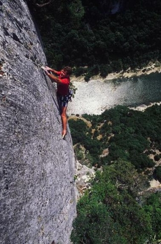  Escalada de aventura 